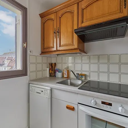 Le 32 De - A 400 M De La * Cabourg