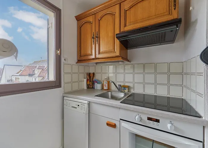 Le 32 De - A 400 M De La * Cabourg